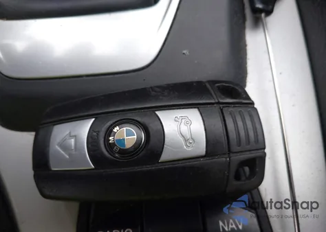 2013 BMW X1 xDrive28I из США, поврежденный, VIN WBAVL1C57DVR86059